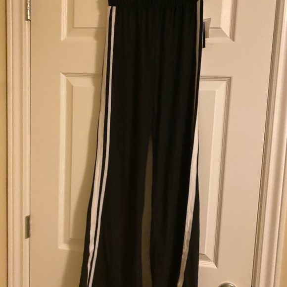 Assorted pants - Picture 3 of 13